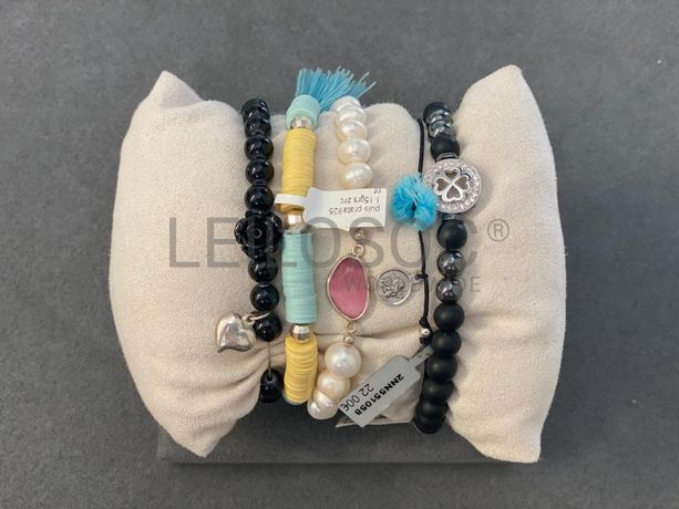 Pulseiras em prata e outros materiais