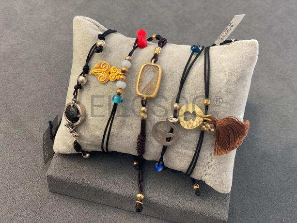 Pulseiras em prata e outros materiais