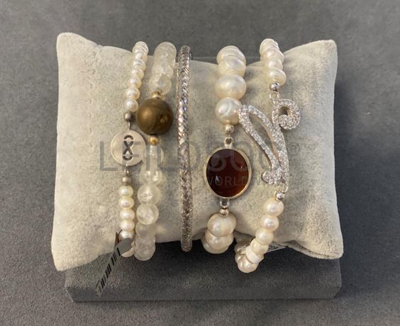 Pulseiras em prata e outros materiais