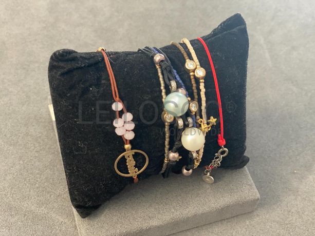 Pulseiras em prata e outros materiais