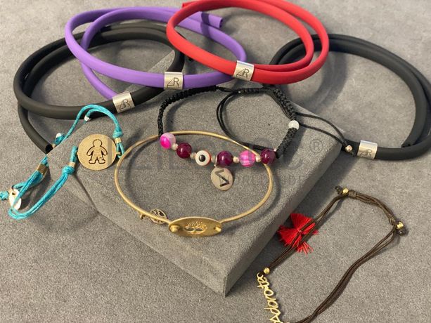 Pulseiras em prata e outros materiais
