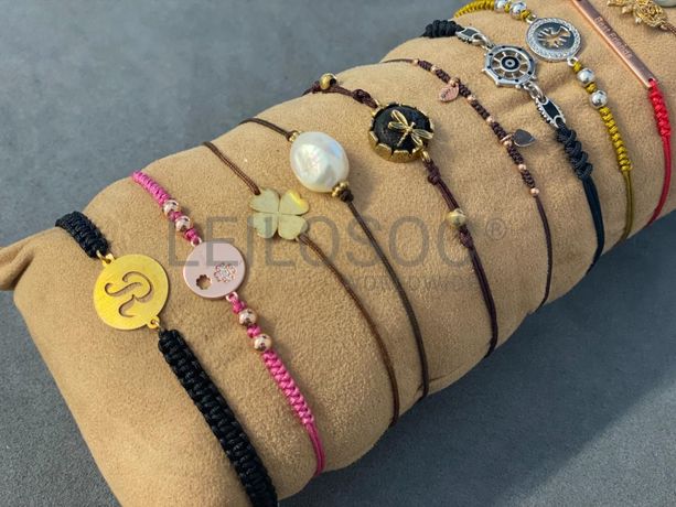 Pulseiras em prata e outros materiais