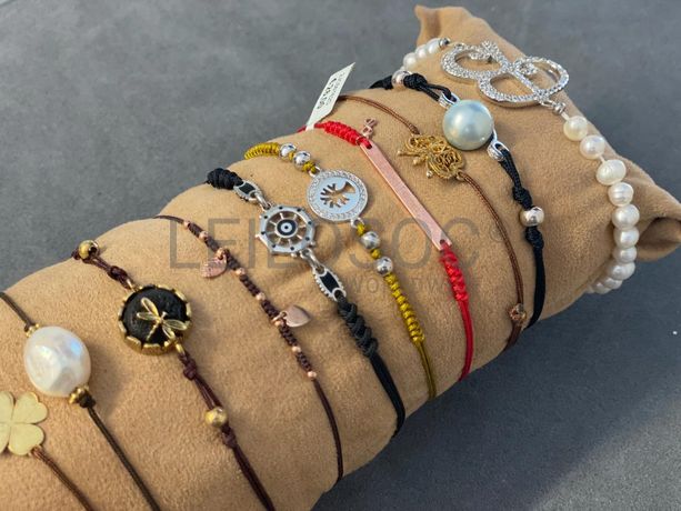 Pulseiras em prata e outros materiais