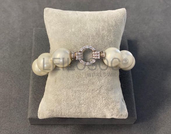 Pulseiras em prata e outros materiais