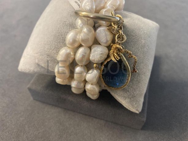 Pulseiras em prata e outros materiais