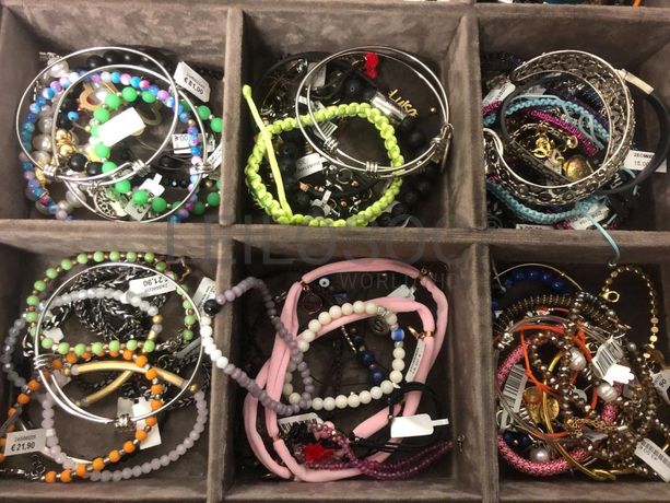 Pulseiras em prata e outros materiais