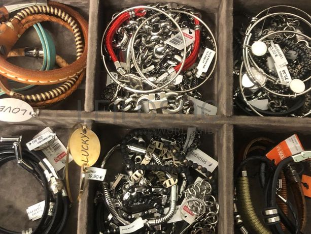 Pulseiras em prata e outros materiais