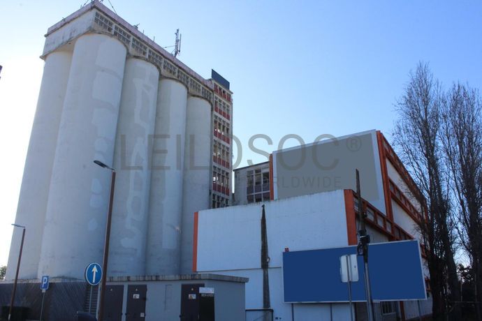 Unidade Industrial + Terreno · Vila Franca de Xira