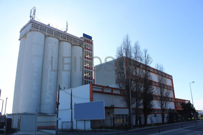 Unidade Industrial + Terreno · Vila Franca de Xira