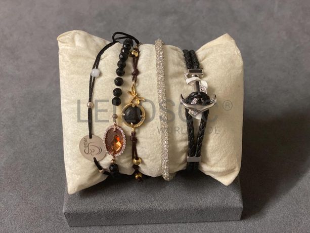 Pulseiras em prata e outros materiais