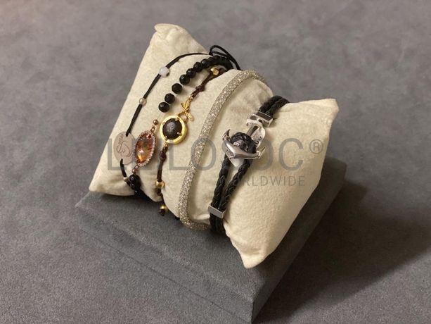 Pulseiras em prata e outros materiais