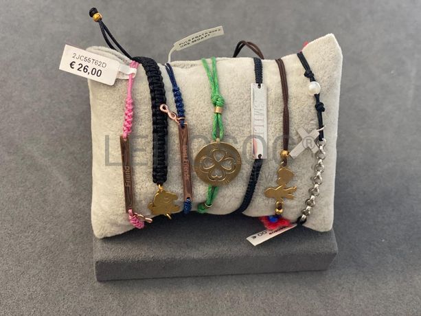 Pulseiras em prata e outros materiais