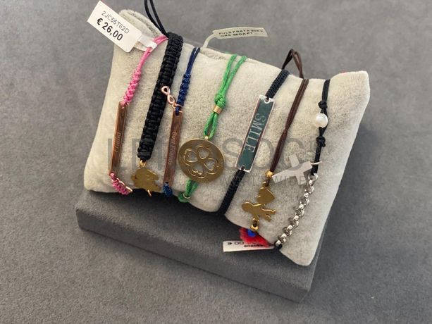 Pulseiras em prata e outros materiais