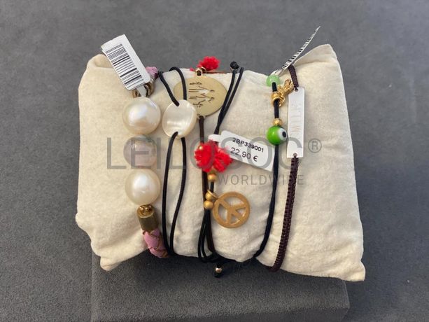 Pulseiras em prata e outros materiais