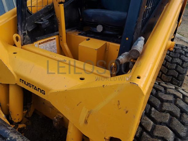 Mini Pá Carregadora Ausa Mustang 2040