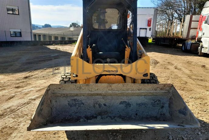 Mini Pá Carregadora Ausa Mustang 2040