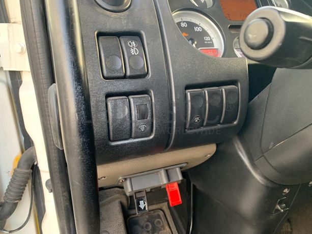 DAF CF 75.360 Tribasculante com Grua · Ano 2007