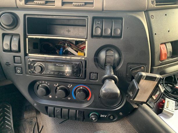 DAF CF 75.360 Tribasculante com Grua · Ano 2007