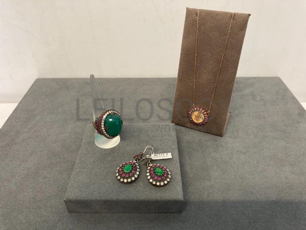 Par de brincos + Colar + Anel