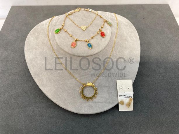 Par de brincos + Pulseiras + Colar