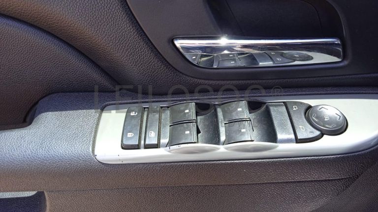 Chevrolet Suburban ·