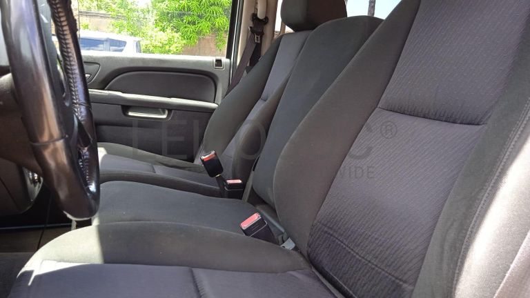 Chevrolet Suburban ·