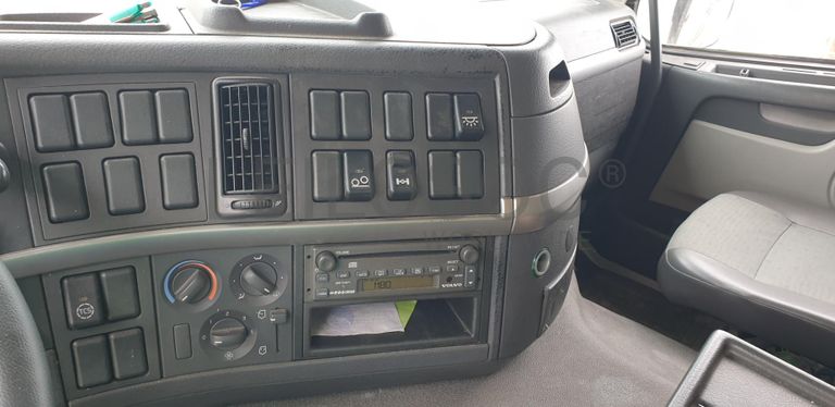 Volvo FM 12 380 · Ano 2004