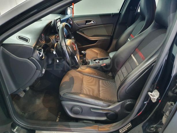 Mercedes-Benz A 180 · Ano 2013