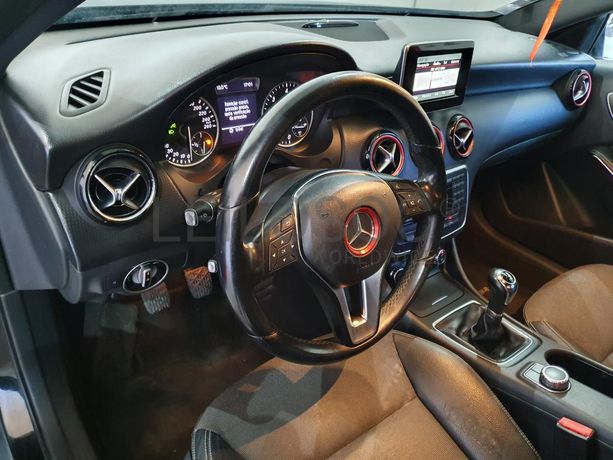 Mercedes-Benz A 180 · Ano 2013