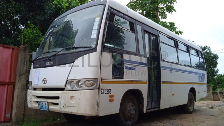 Autocarro Tata ·