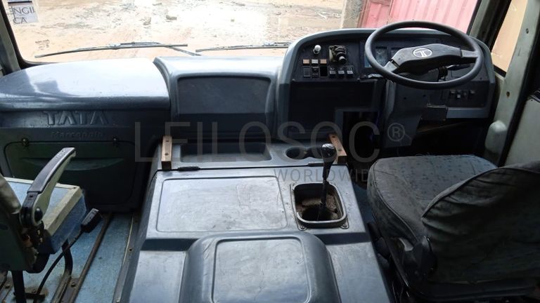 Autocarro Tata ·