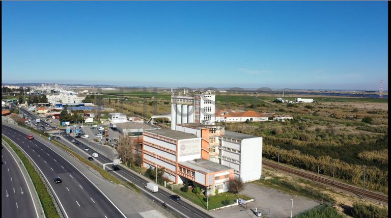 Unidade Industrial + Terreno · Vila Franca de Xira