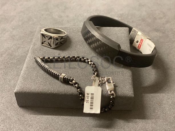 Pulseiras + Anel em prata e outros materiais