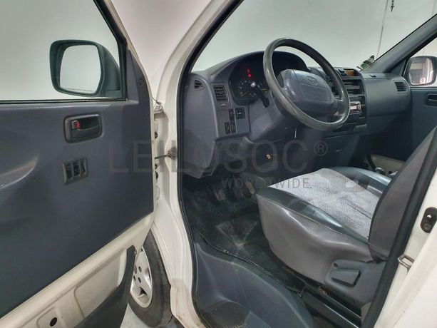 Toyota Hiace 2.4D · Ano 2001