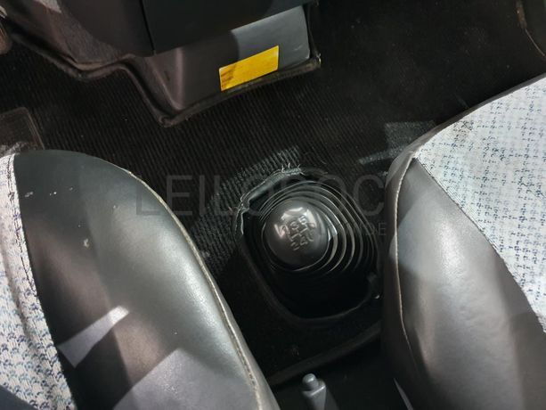 Toyota Hiace 2.4D · Ano 2001