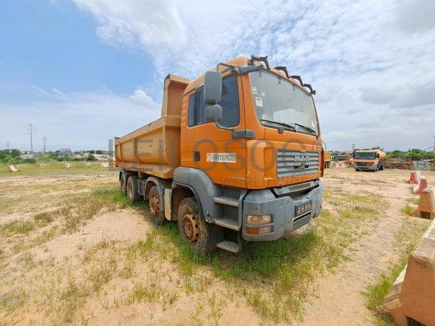 Camião basculante MAN