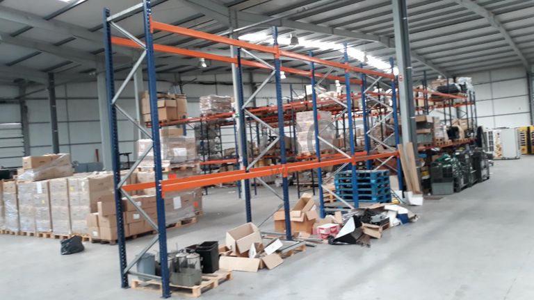 Estantes industriais