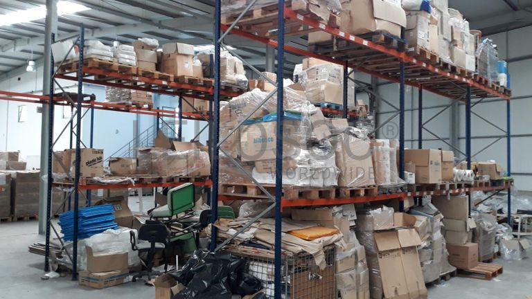 Estantes industriais