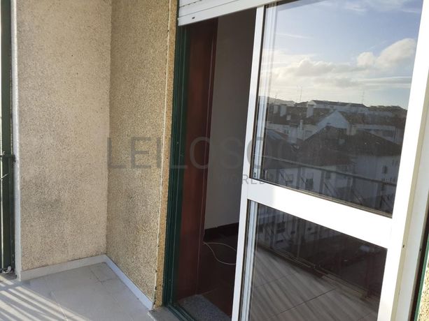 Apartamento T3 c/ Lugar de Garagem e Arrumos · Guarda