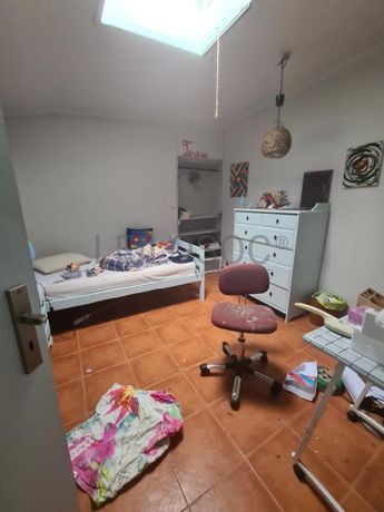 1/2 de Moradia + Terreno · Ponta Delgada, Arquipélago dos Açores