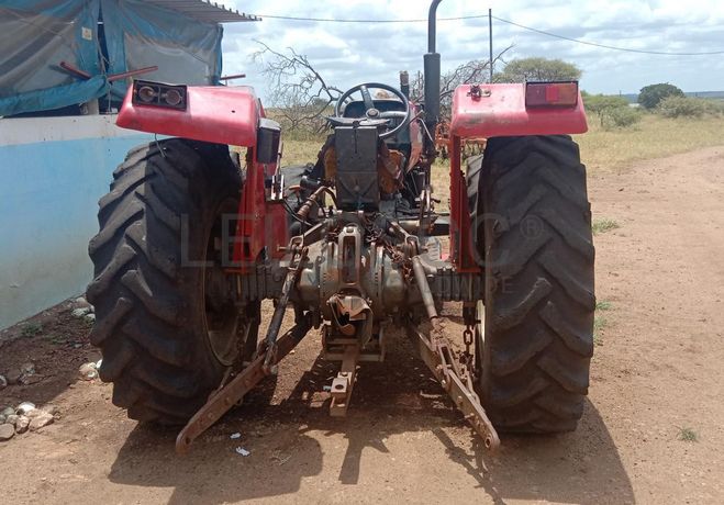 Tractor Massey Ferguson ·