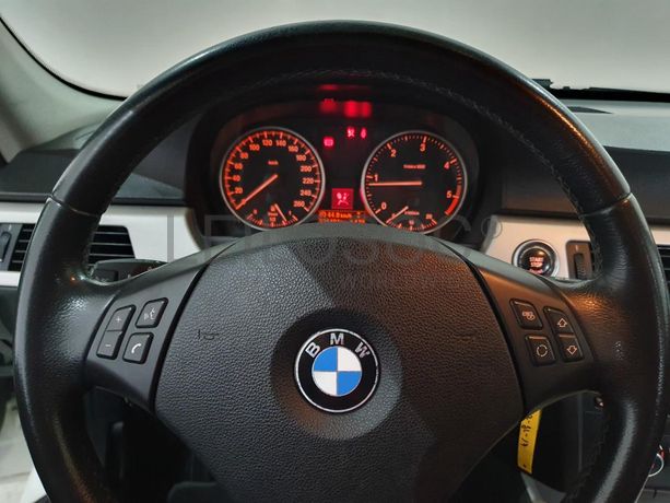 BMW 318 D Touring · Ano 2010