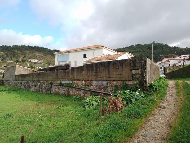 Moradia V4 · Santo Tirso