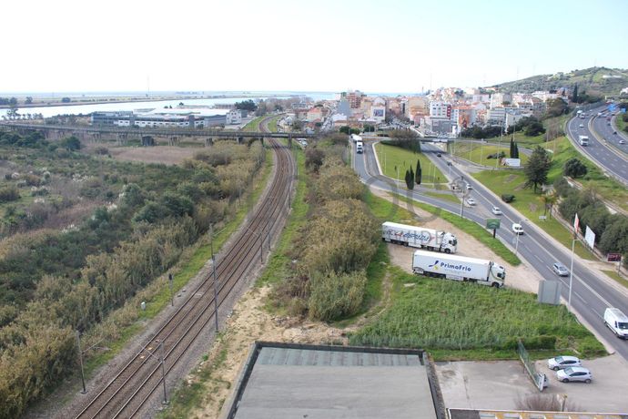 Unidade Industrial + Terreno · Vila Franca de Xira