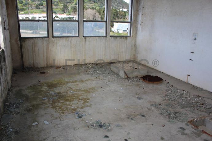 Unidade Industrial + Terreno · Vila Franca de Xira