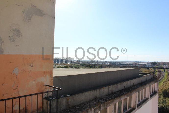 Unidade Industrial + Terreno · Vila Franca de Xira