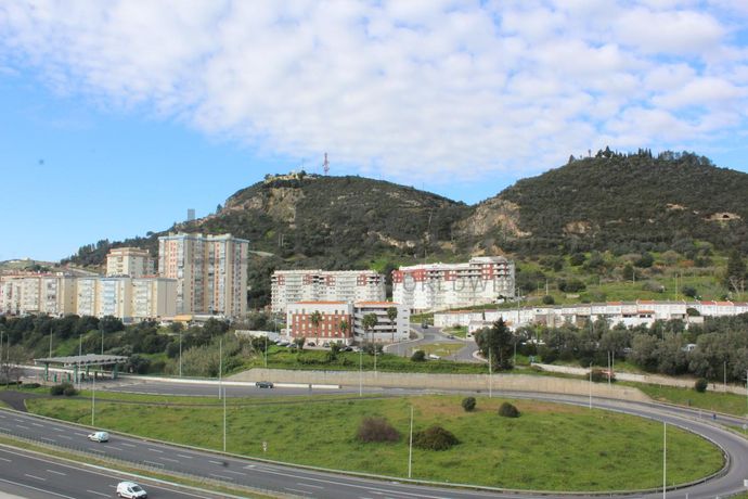 Unidade Industrial + Terreno · Vila Franca de Xira