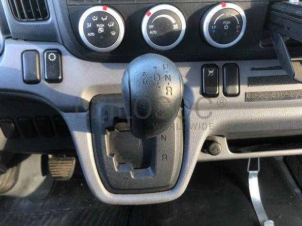 Mitsubishi Canter 7C18 com Plataforma Elevatória · Ano 2012