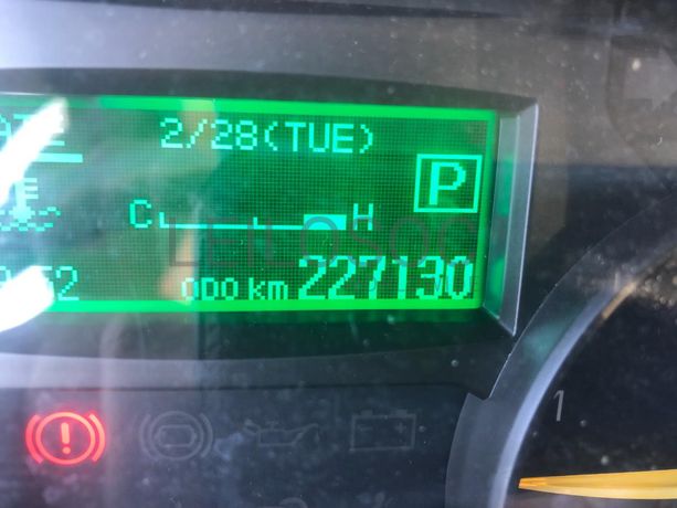 Mitsubishi Canter 7C18 com Plataforma Elevatória · Ano 2012