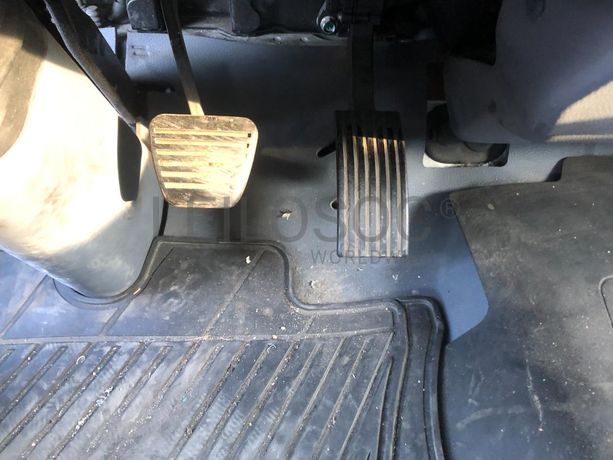 Mitsubishi Canter 7C18 com Plataforma Elevatória · Ano 2012